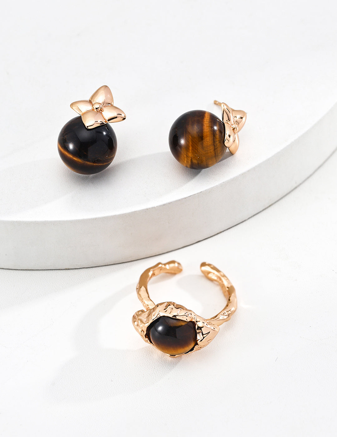 【Golden Leaf Brown】Four-Leaf Tiger's Eye / Pearl Earrings - image 3
