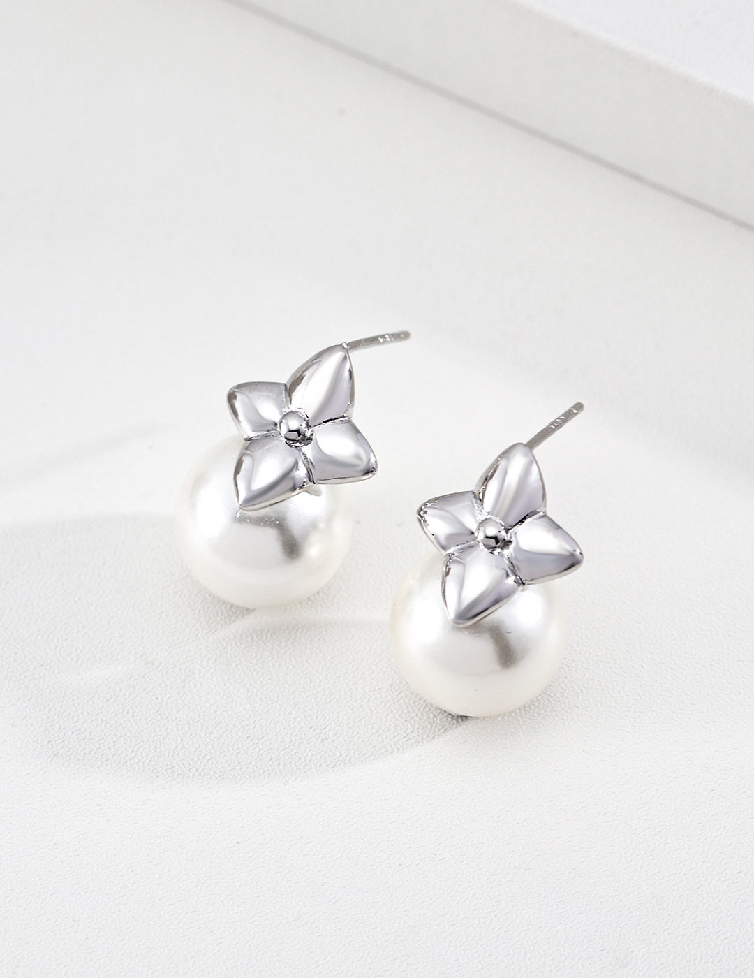 【Golden Leaf Brown】Four-Leaf Tiger's Eye / Pearl Earrings - image 2