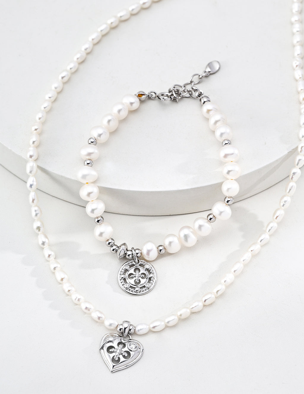 Button Pearl Bracelet - image 3