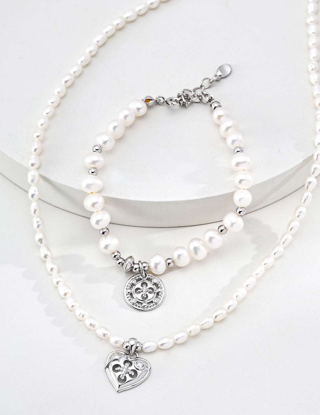 Button Pearl Bracelet - image 3