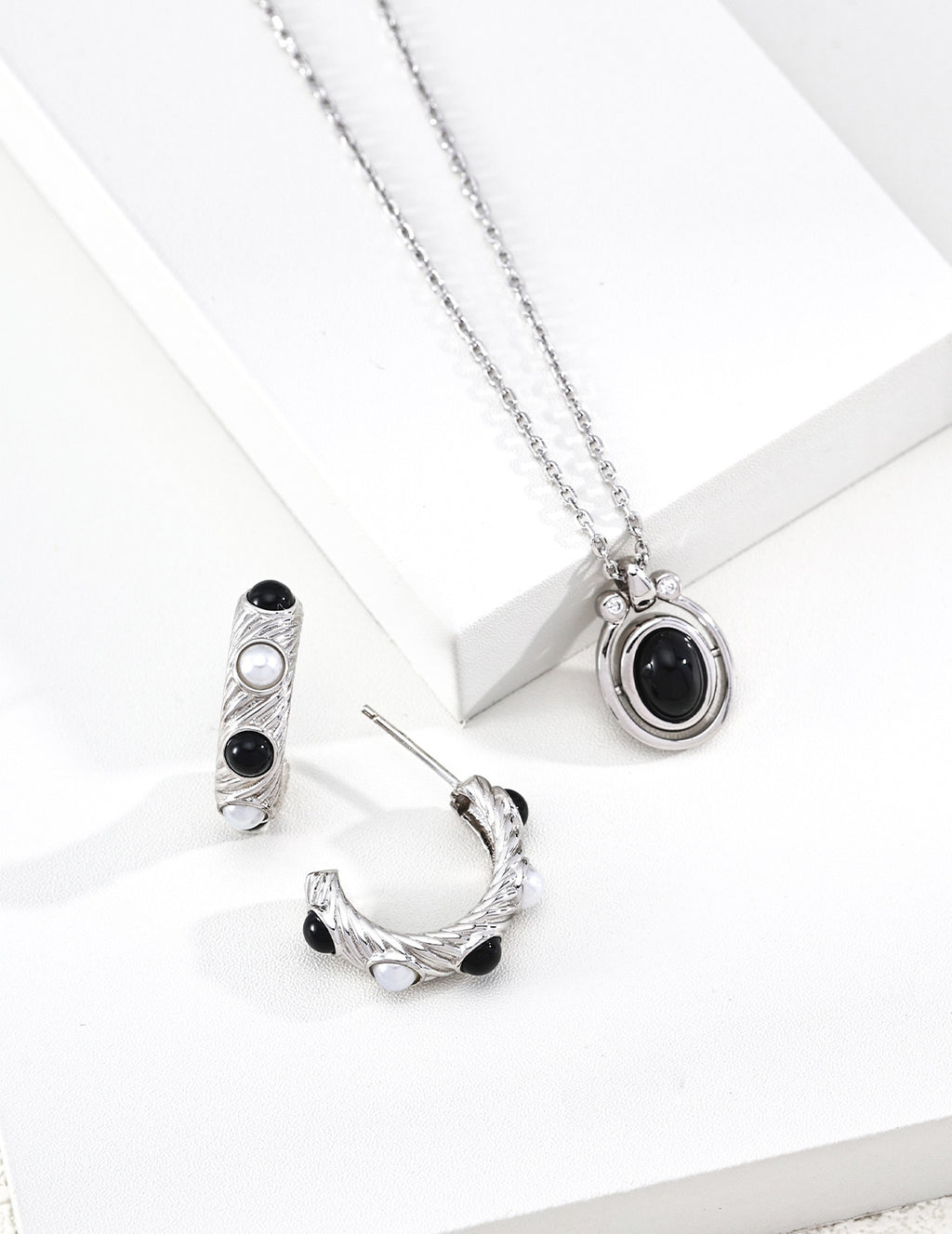 【Fortune Stone】Tiger's Eye / Lapis / Mother-of-Pearl Necklace - image 4