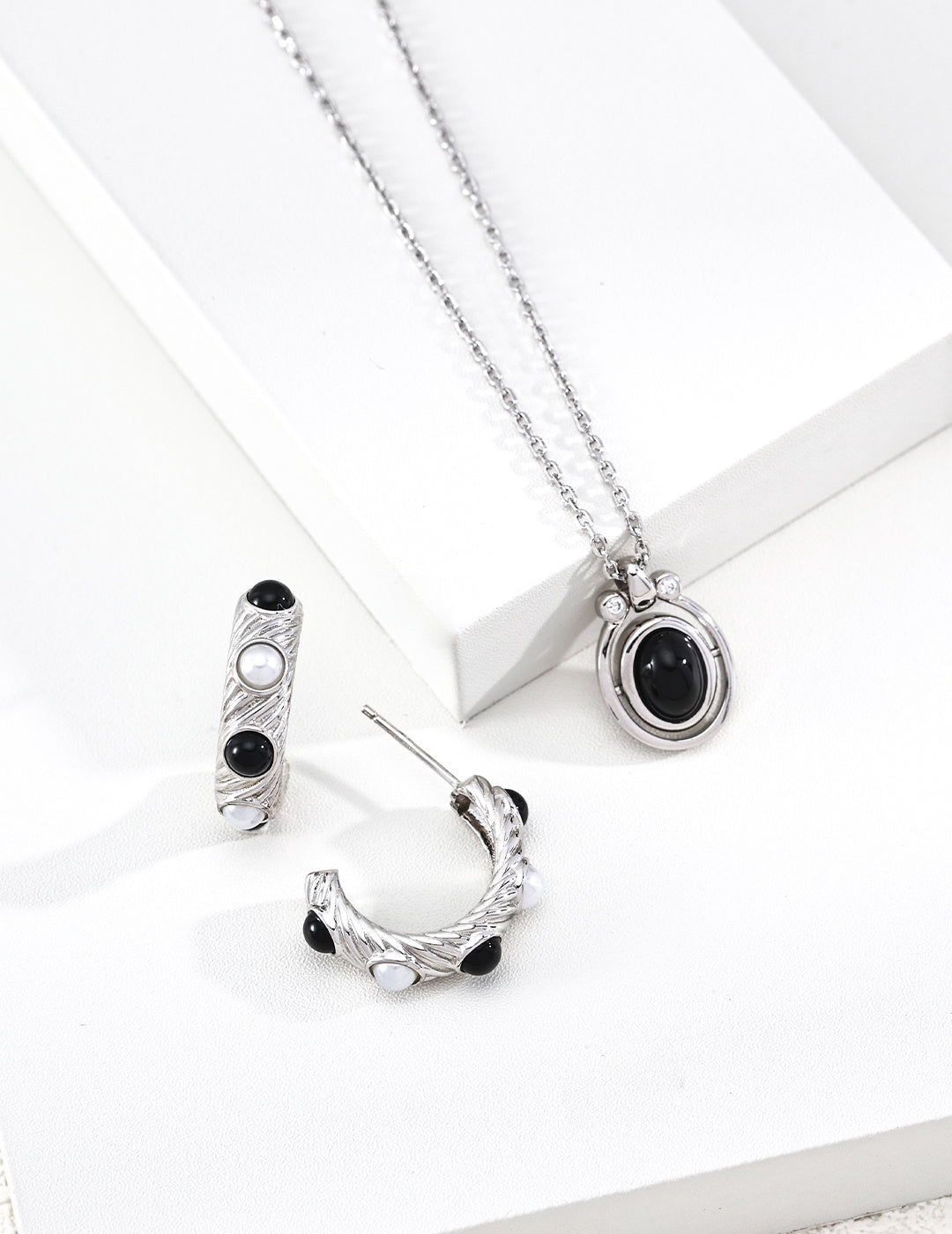 【Fortune Stone】Tiger's Eye / Lapis / Mother-of-Pearl Necklace - image 4