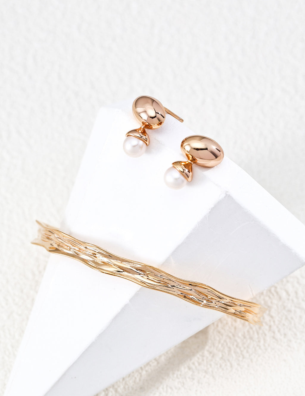 【Golden Dew】Pearl Drop Stud Earrings - image 4
