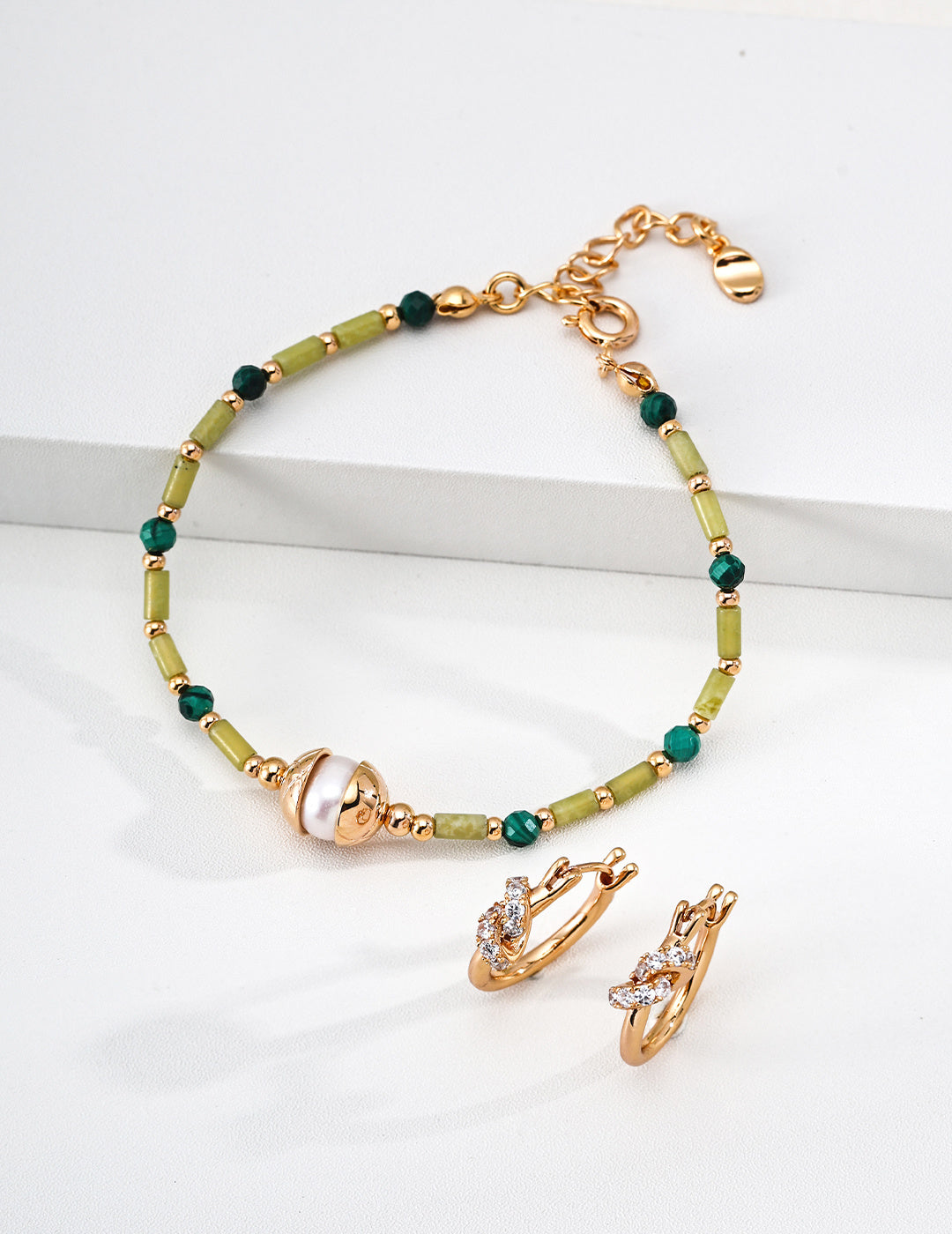 【Lucky Knot】Zirconia Earrings - image 3