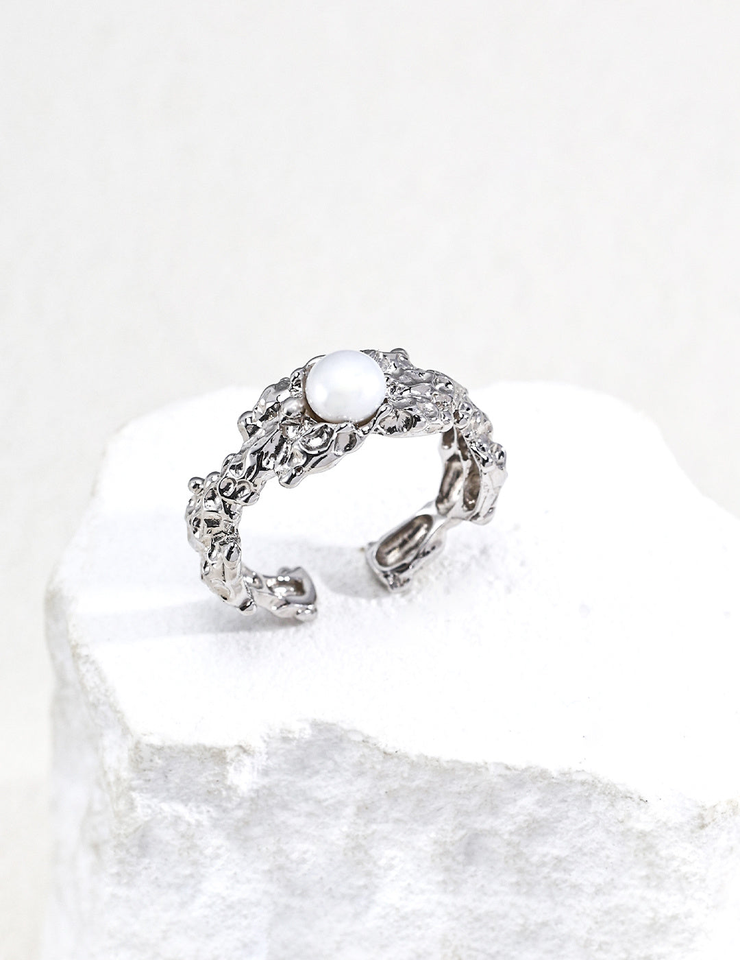 Vintage Gold Hand-Carved Lava Series Pearl Ring - image 2