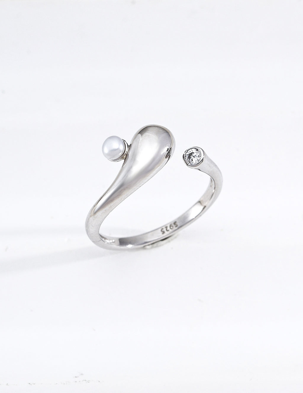 Vintage Gold Shooting Star Pearl & Zirconia Ring - image 2