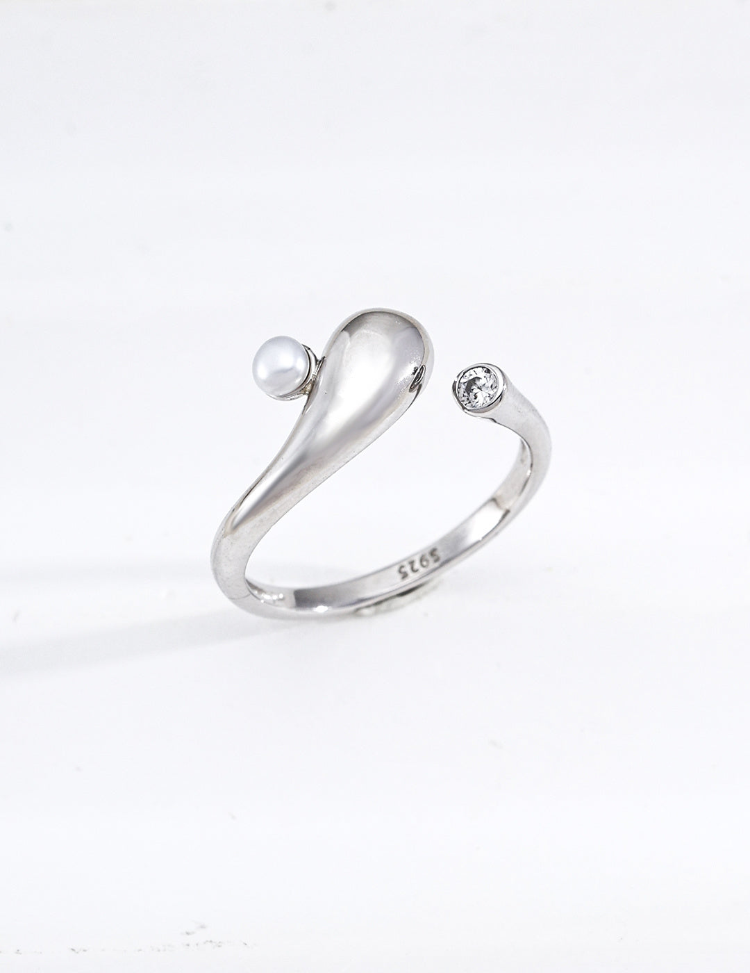 Vintage Gold Shooting Star Pearl & Zirconia Ring - image 2