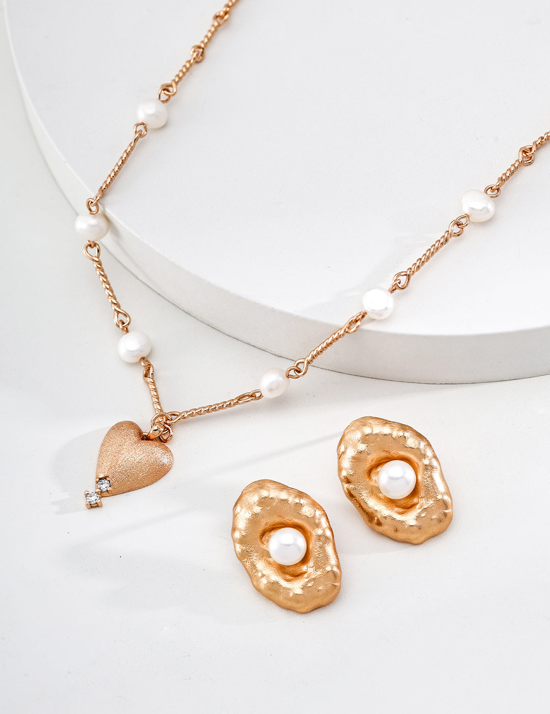 Vintage Gold Hand-Forged Pearl Stud Earrings - image 3