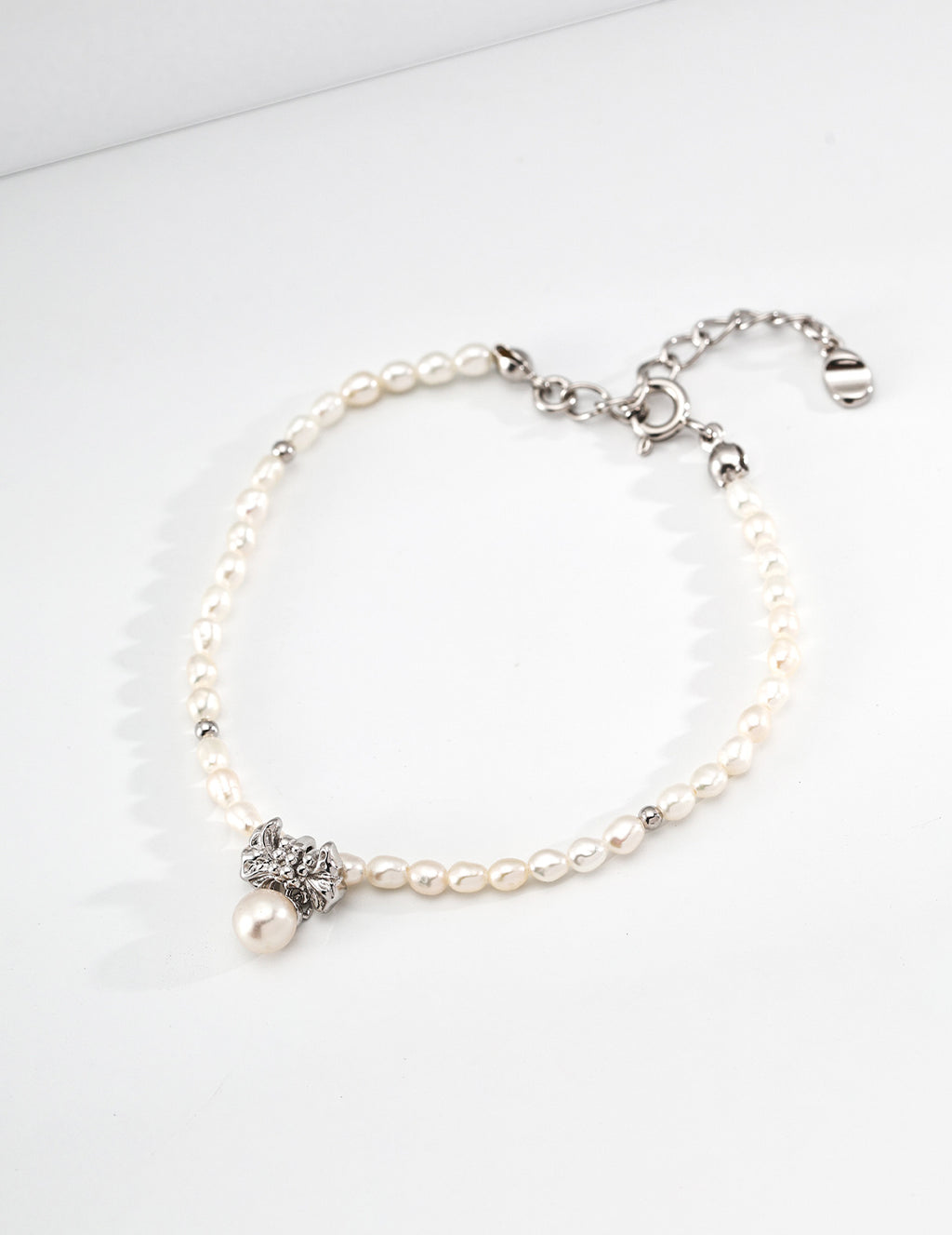Gilded Ribbon Pearl Bracelet image 3
