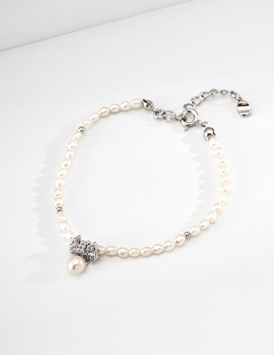 Gilded Ribbon Pearl Bracelet image 3