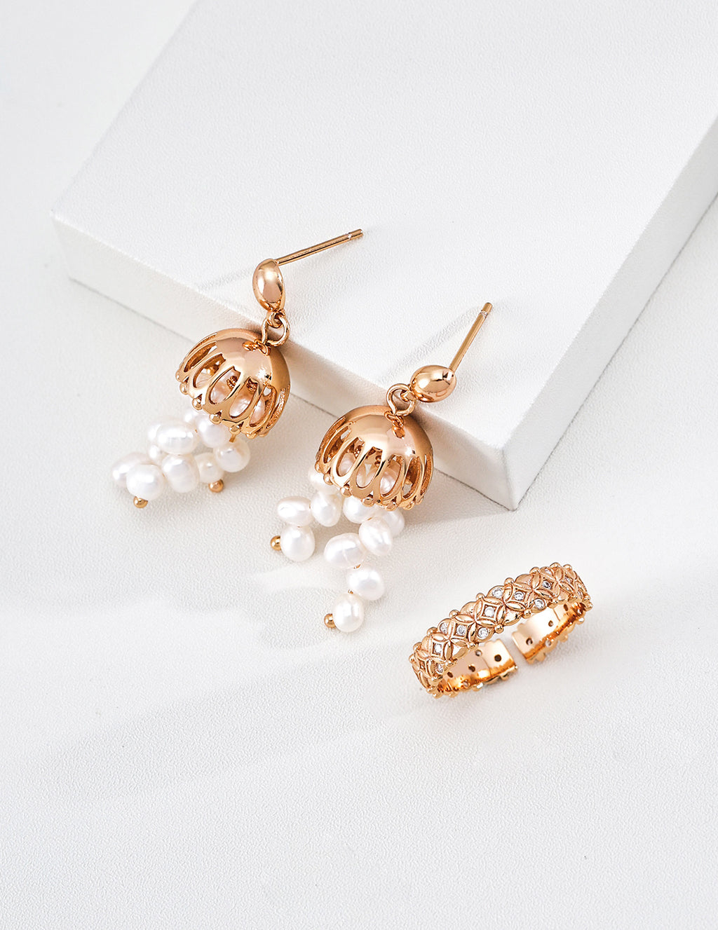 Listening Wind Pearl Earrings image 2
