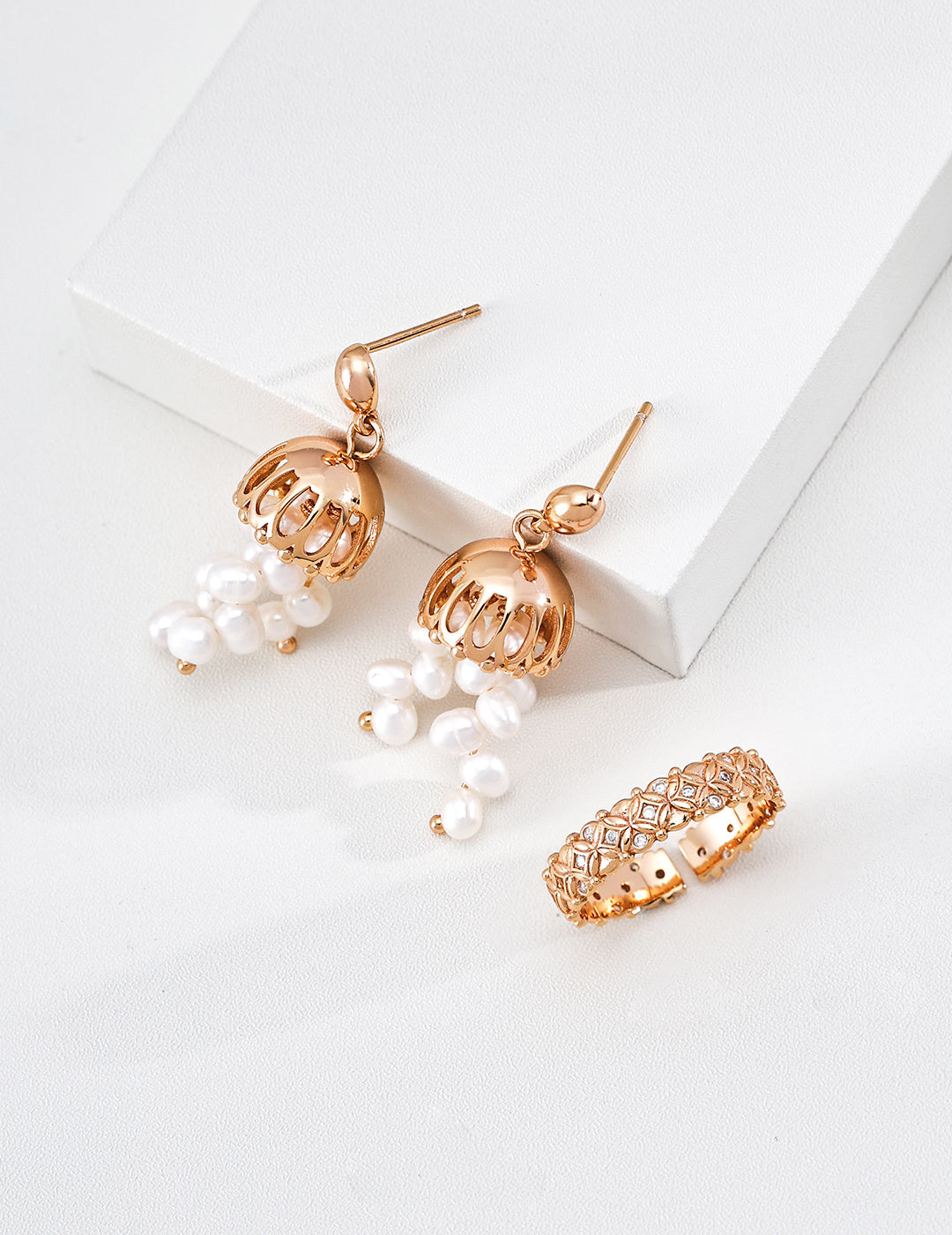 Listening Wind Pearl Earrings image 2