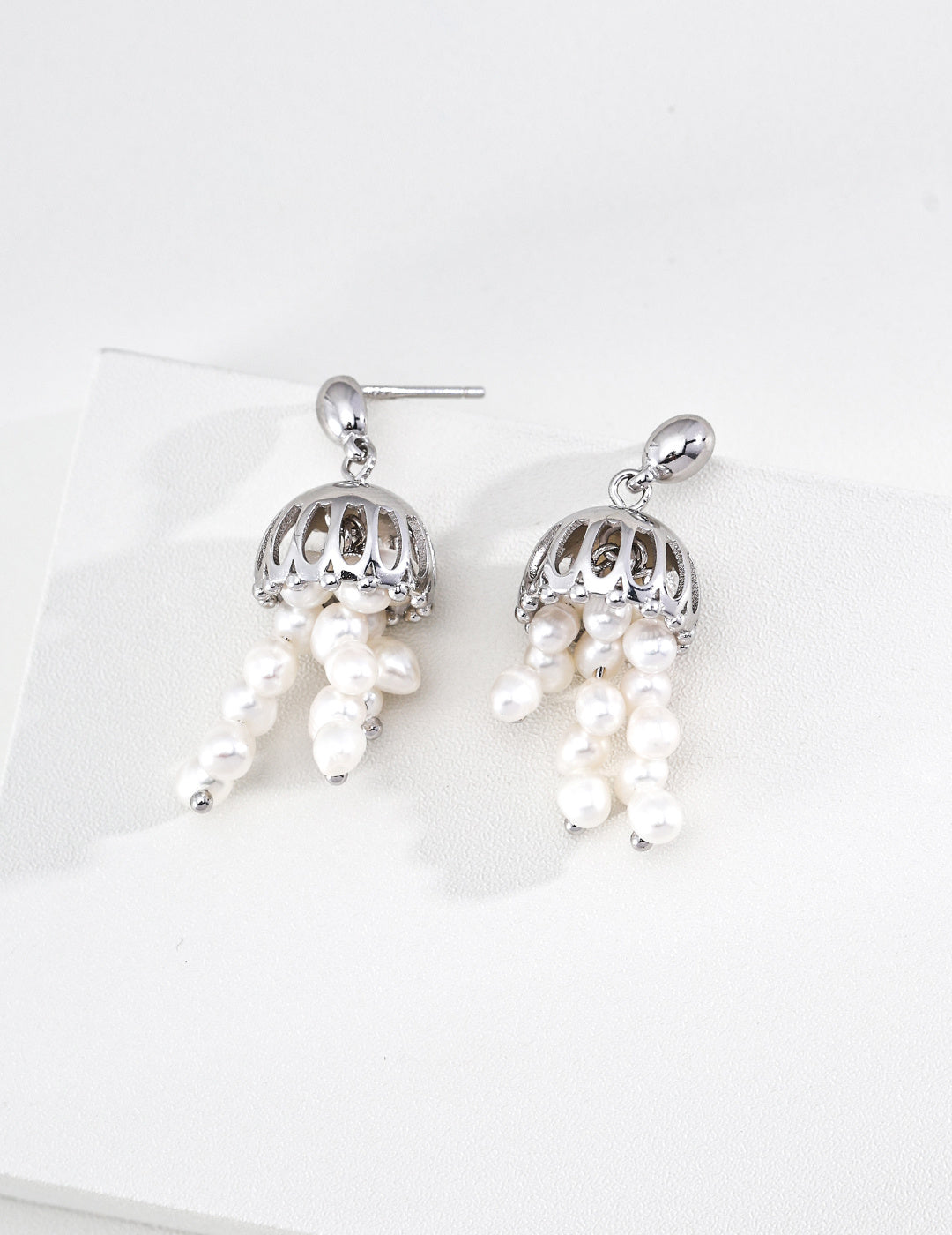 Listening Wind Pearl Earrings image 3