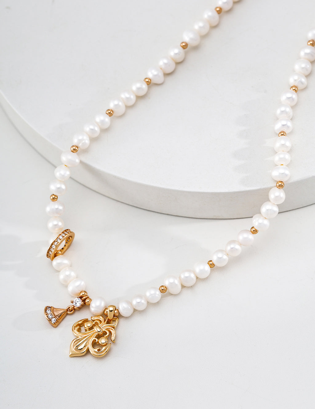 Modern Pearl Pendant Necklace image 4