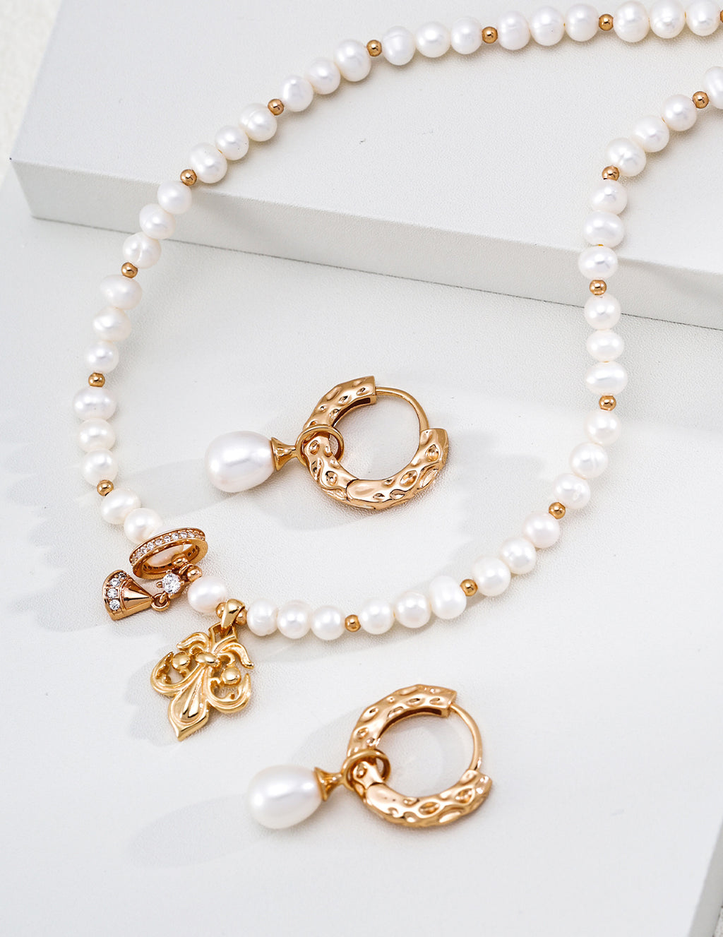 Modern Pearl Pendant Necklace image 3