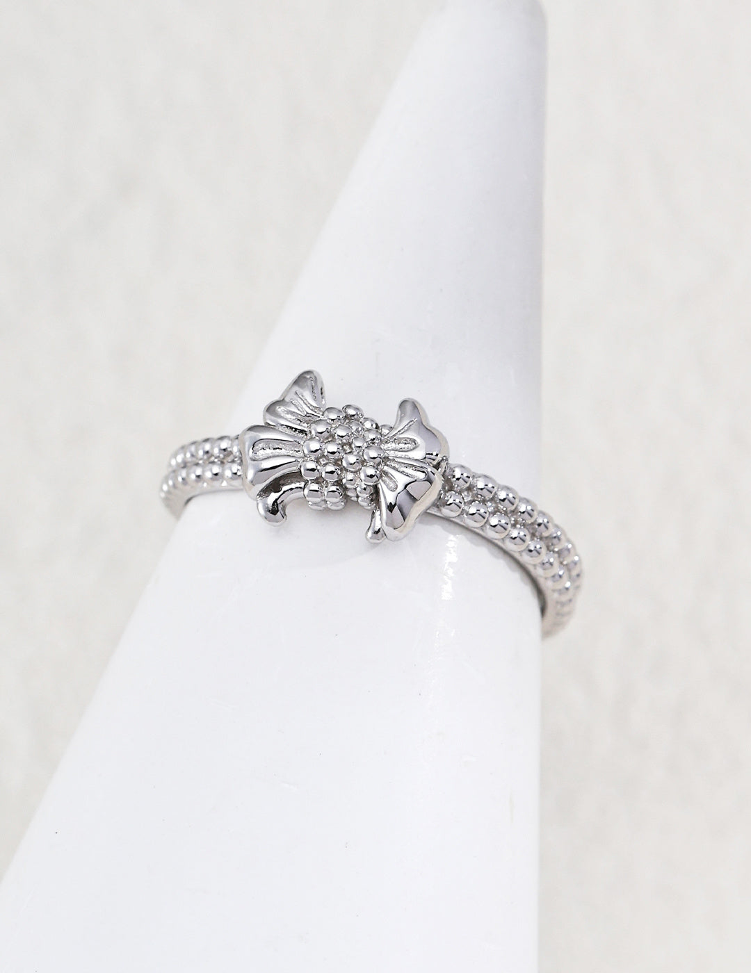 Gilded Ribbon Zirconia Ring image 9