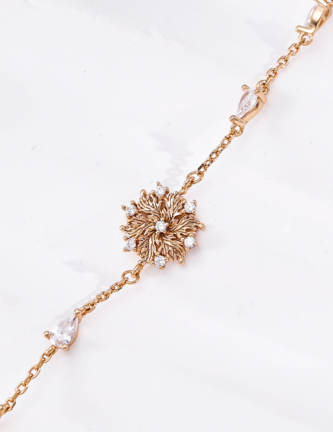 Six-Petal Lily Zirconia Bracelet image 2