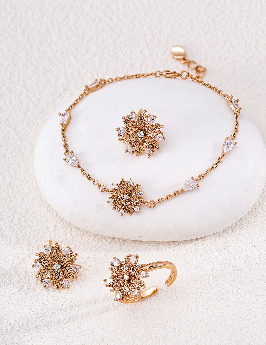 Six-Petal Lily Zirconia Ring image 3