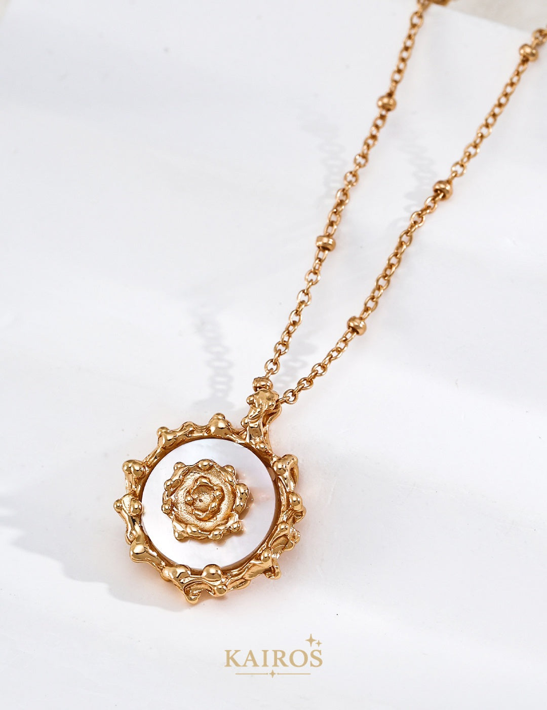 Kairos logo-only cover - Solar Mother-of-Pearl & Pearl Necklace