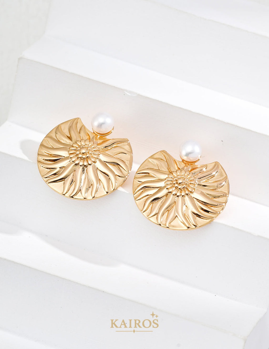 Kairos logo-only cover - Sunburst Pearl Stud Earrings