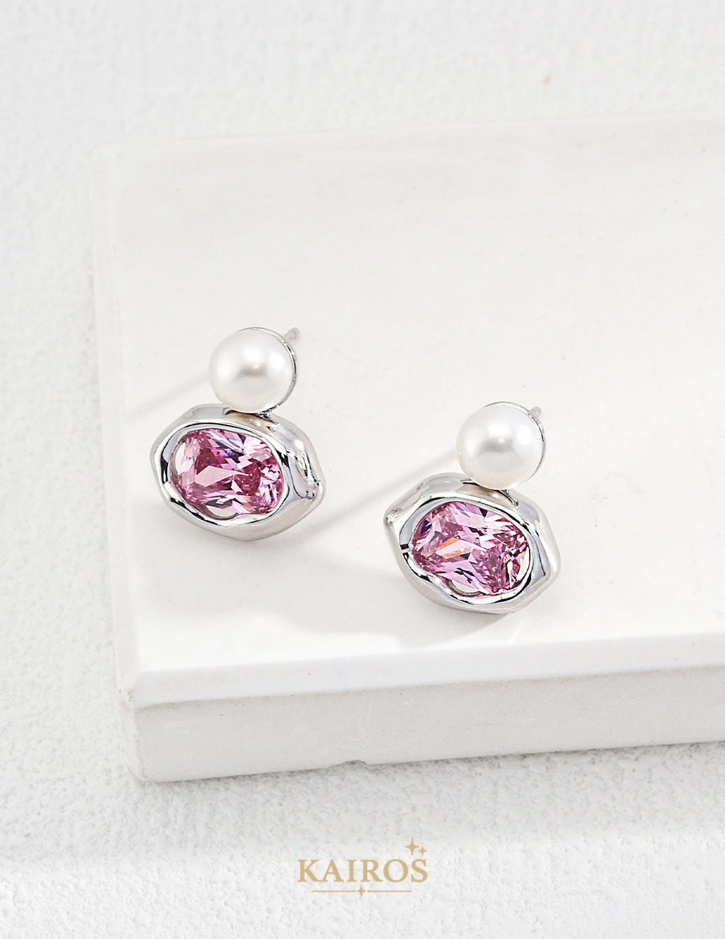Kairos logo-only cover - Vintage Radiance Pearl Stud Earrings