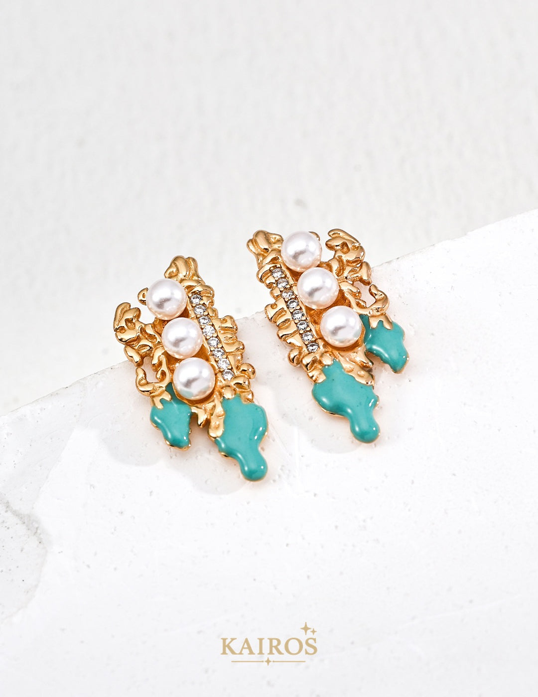 Kairos logo-only cover - Vintage Lumiere Shell Pearl Earrings