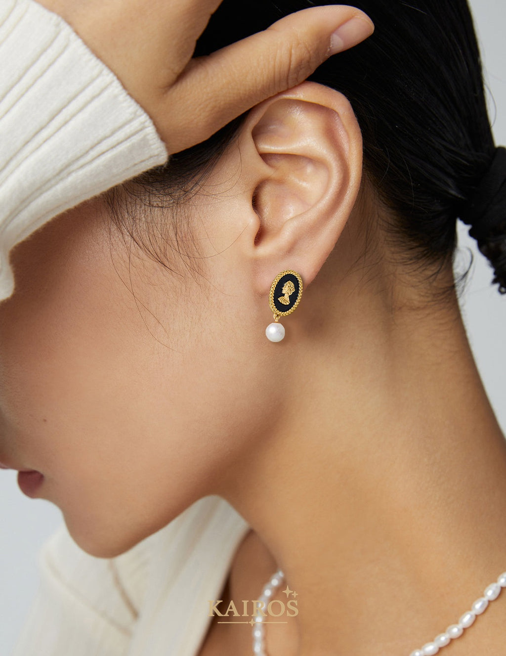 Kairos logo-only cover - Queen Crest Pearl Earrings
