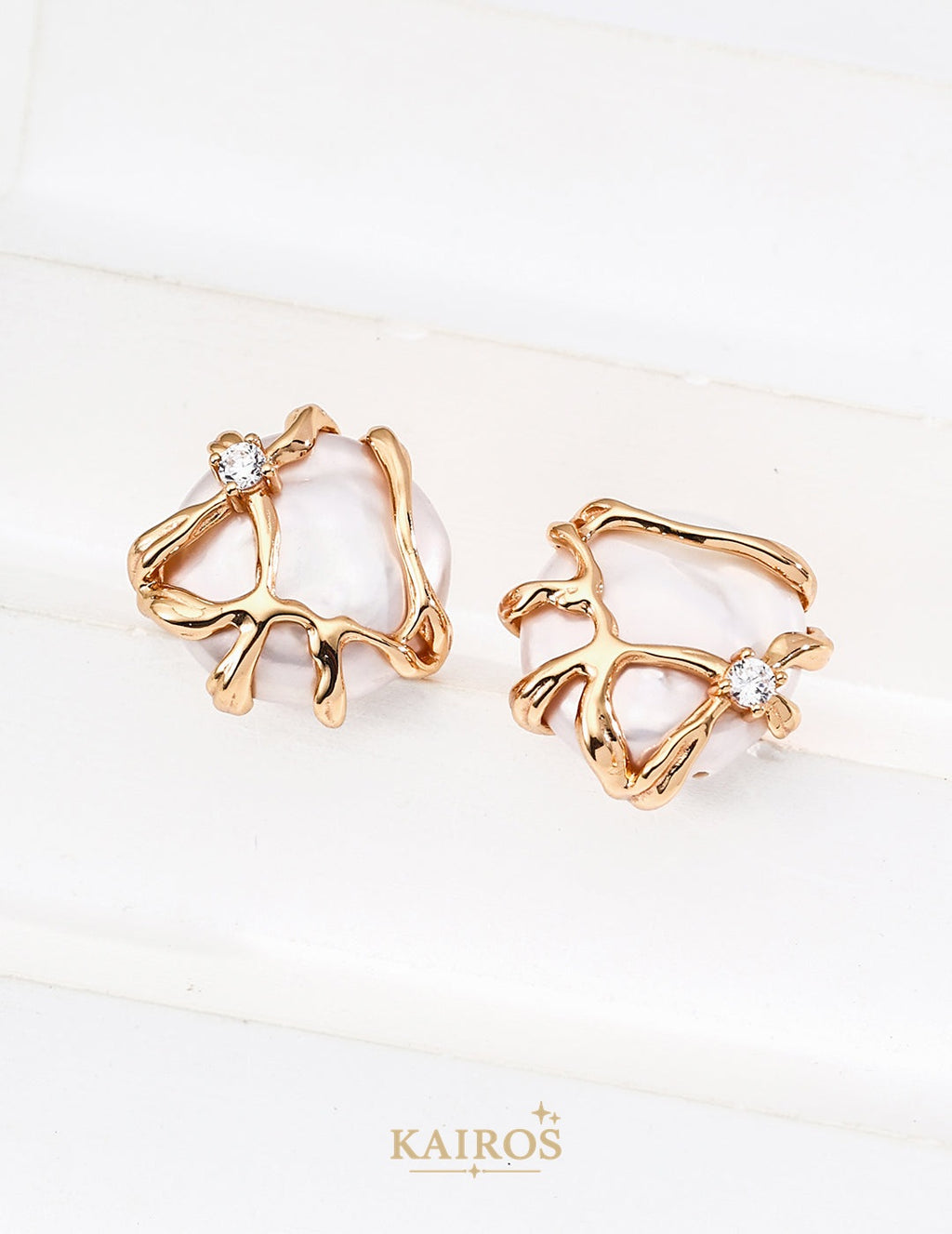 Kairos logo-only cover - Vintage Light Pearl Lumiere Earrings