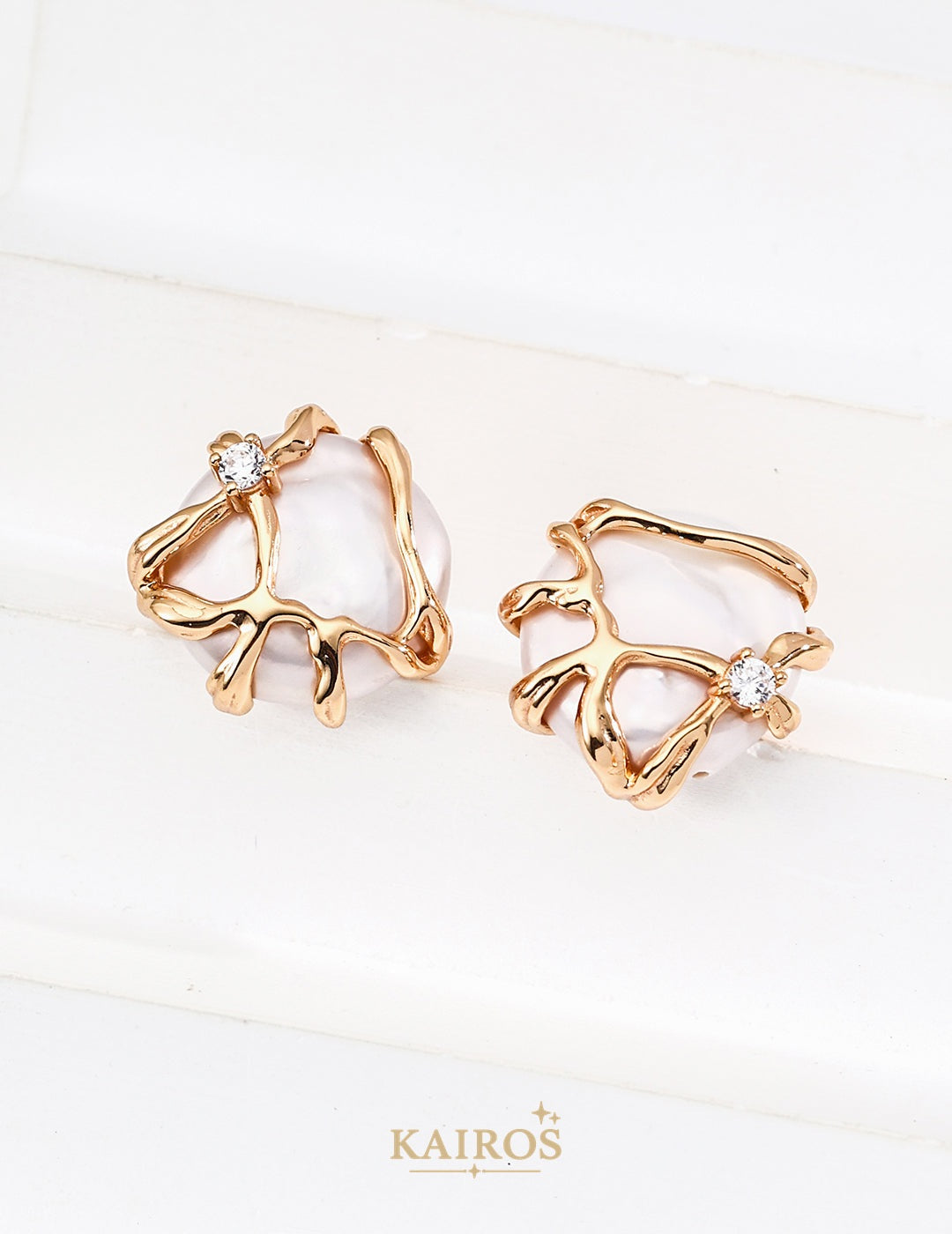 Kairos logo-only cover - Vintage Light Pearl Lumiere Earrings