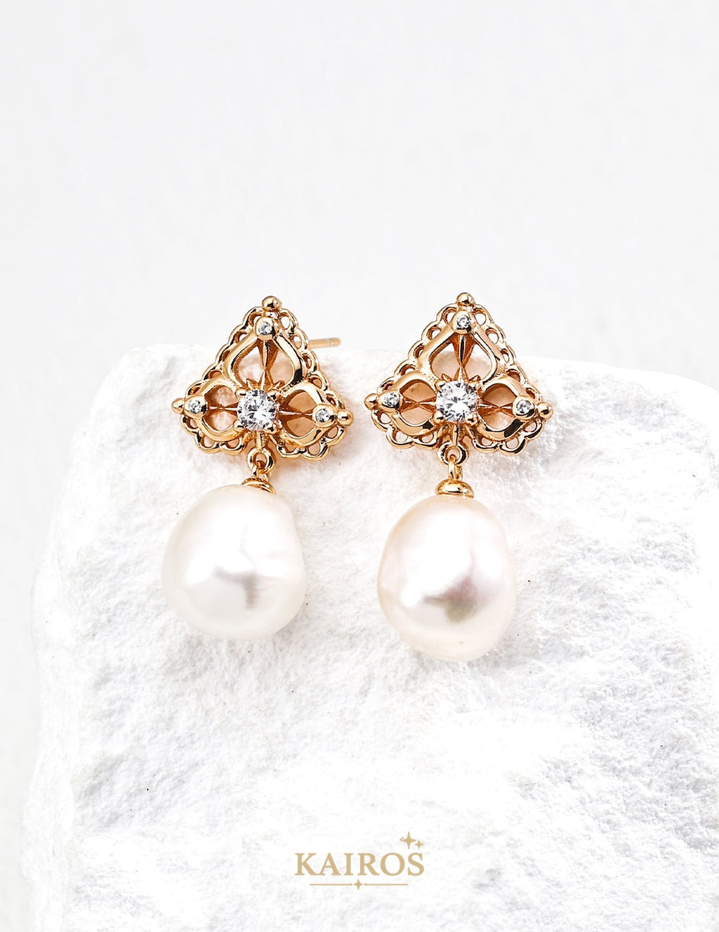 Kairos logo-only cover - Vintage Sparkle Pearl Light Earrings