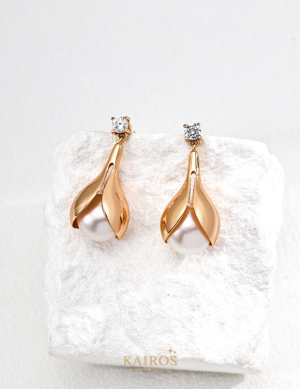 Kairos logo-only cover - Vintage Light Pearl Earrings