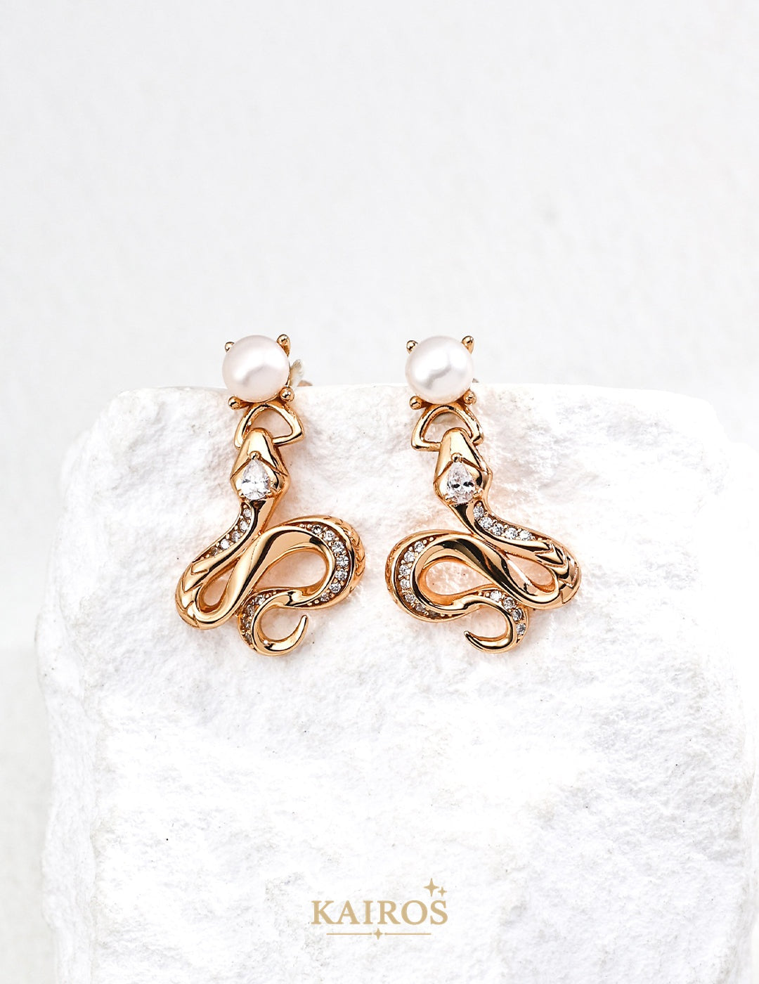 Kairos logo-only cover - Vintage Radiance Pearl Earrings