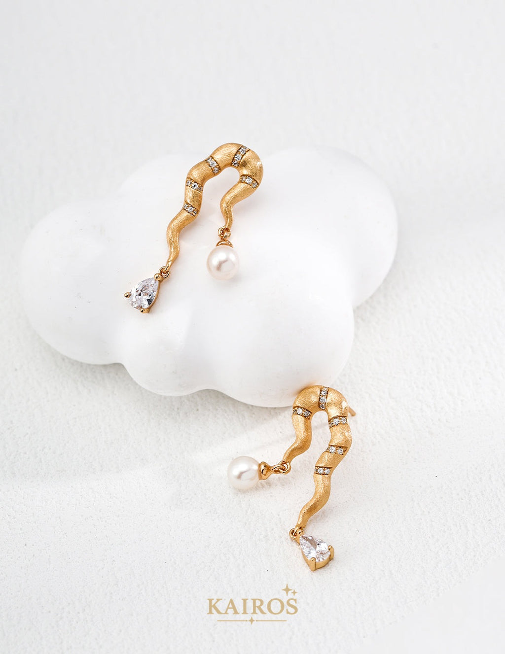 Kairos logo-only cover - Square Halo Pearl Sparkle Earrings