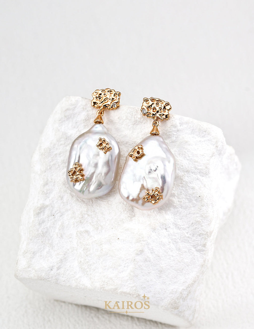 Kairos logo-only cover - Vintage Sparkle Pearl Earrings