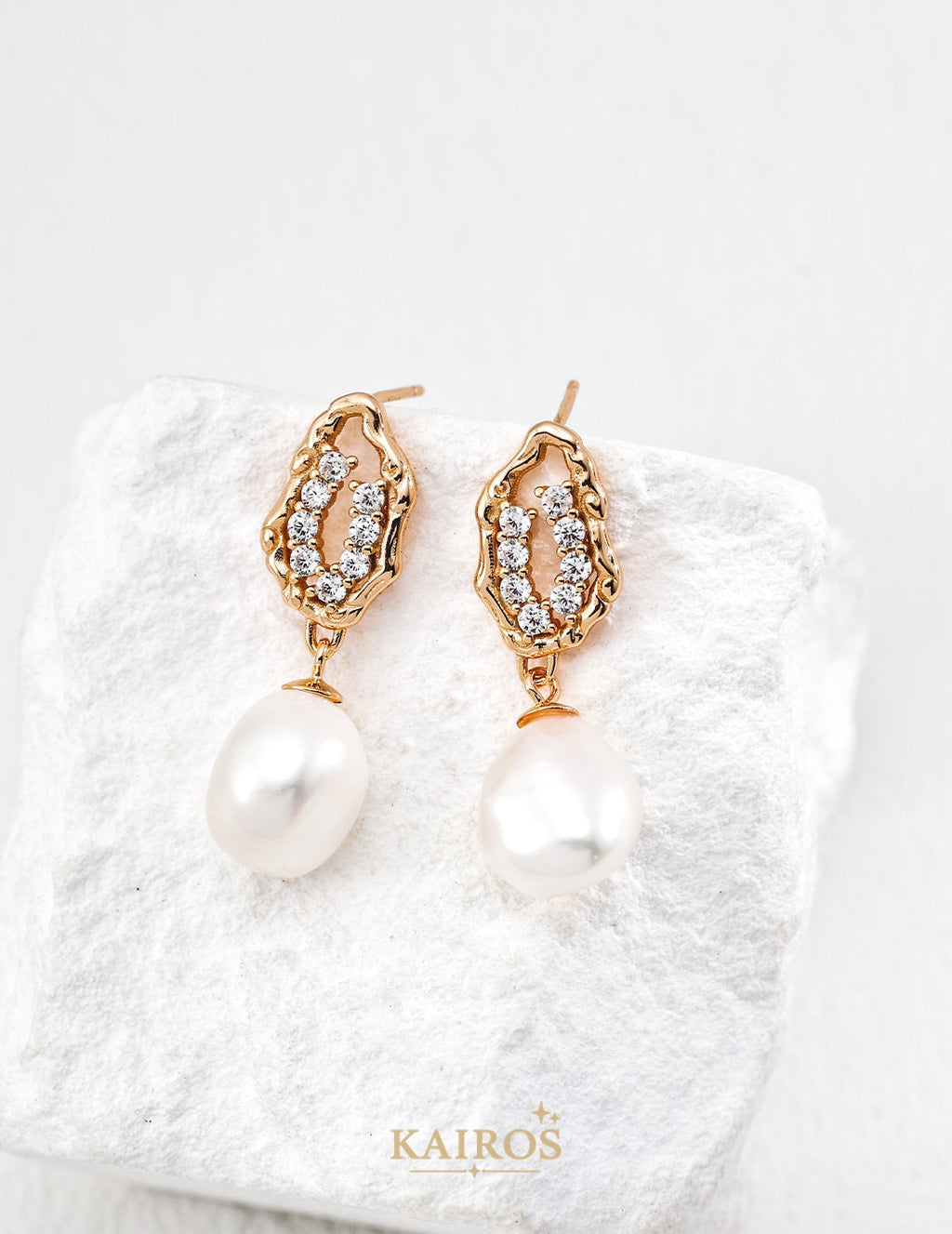 Kairos logo-only cover - Sculpted Flow Pearl Earrings