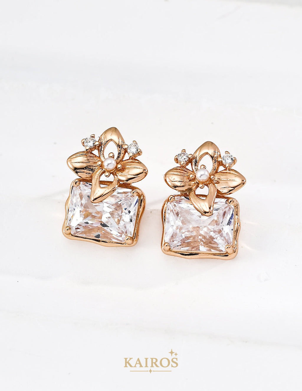 Kairos logo-only cover - Square Halo Pearl Light Earrings