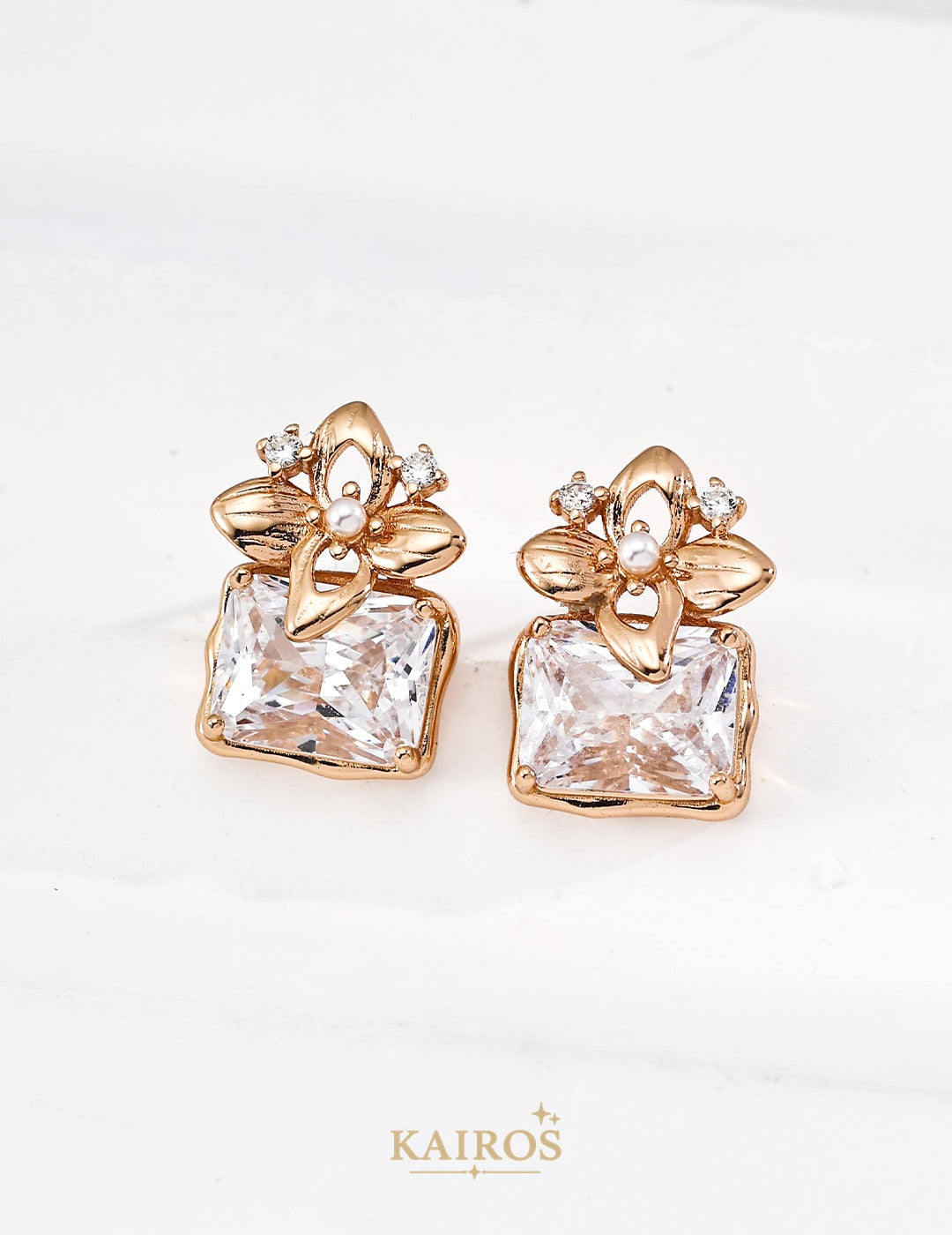 Kairos logo-only cover - Square Halo Pearl Light Earrings