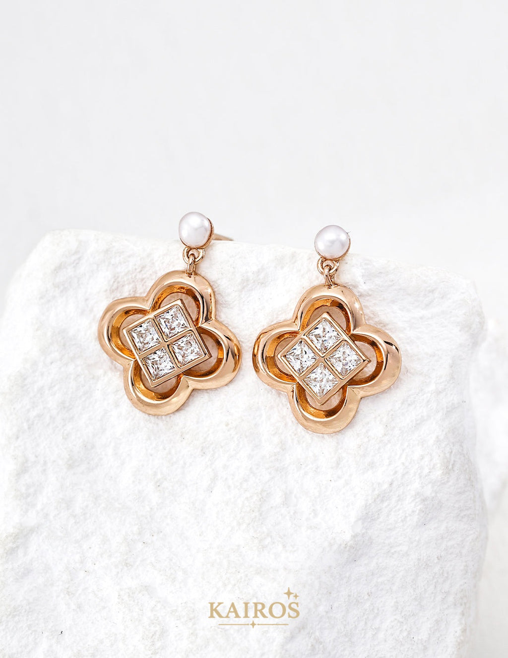 Kairos logo-only cover - Clover Fortune Pearl Earrings