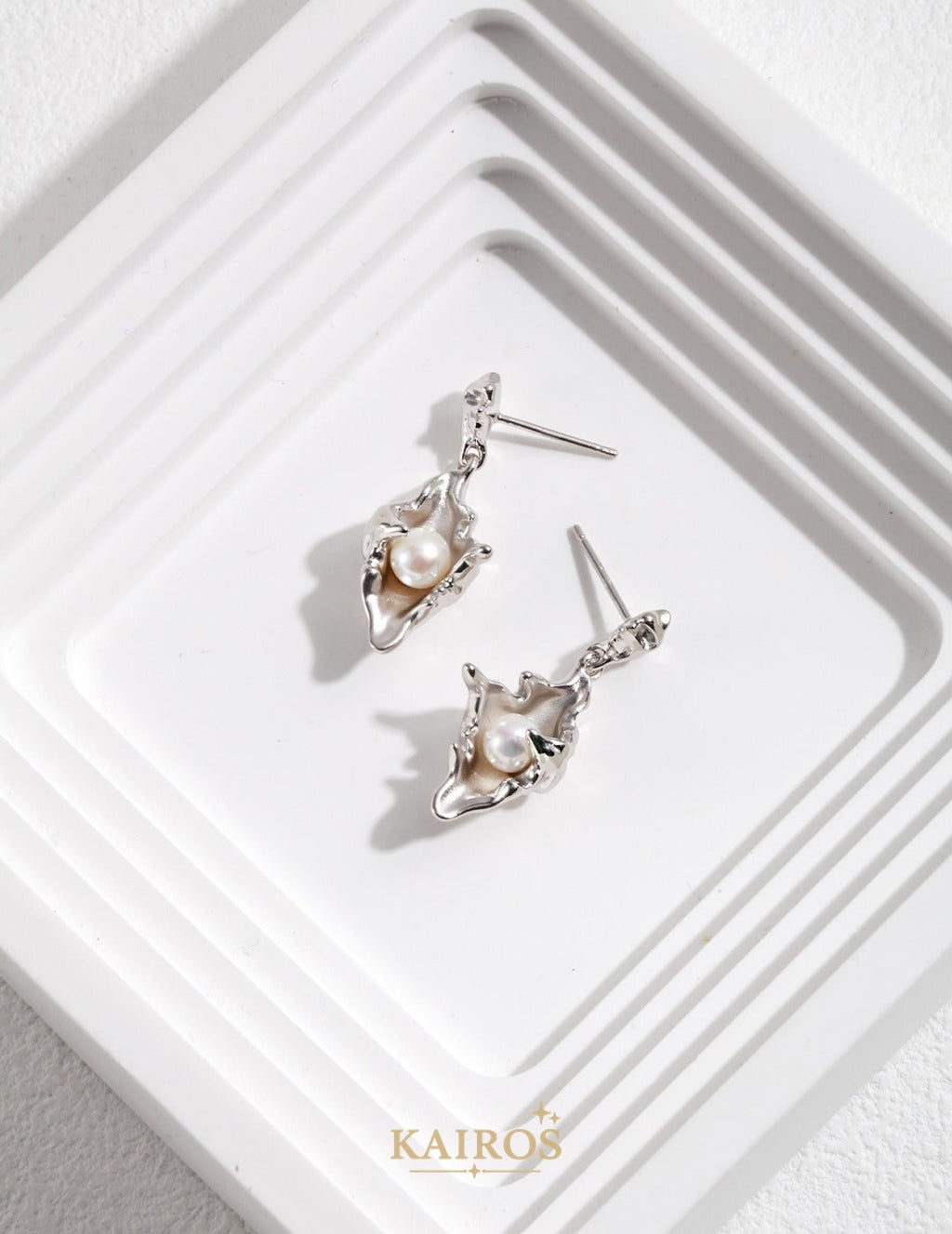 Kairos logo-only cover - Sculpted Flow Pearl Grace Earrings