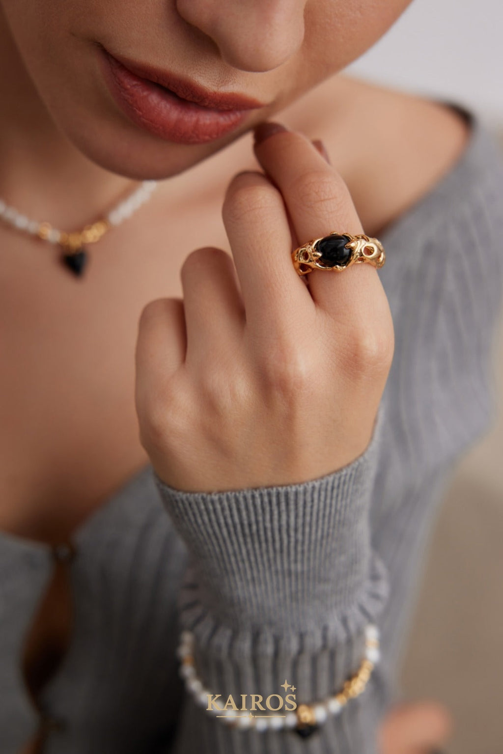 Kairos logo-only cover - Agate Charm Black Agate Ring