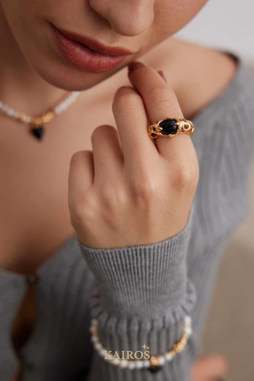 Kairos logo-only cover - Agate Charm Black Agate Ring