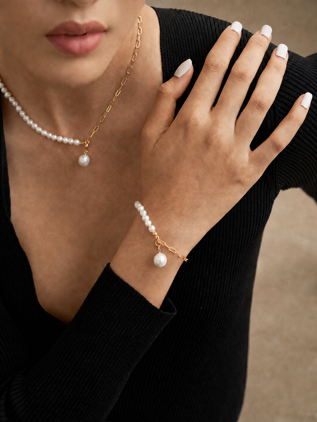 Pearl Grace Romance Bracelet - Vintage Gold model with gold necklace