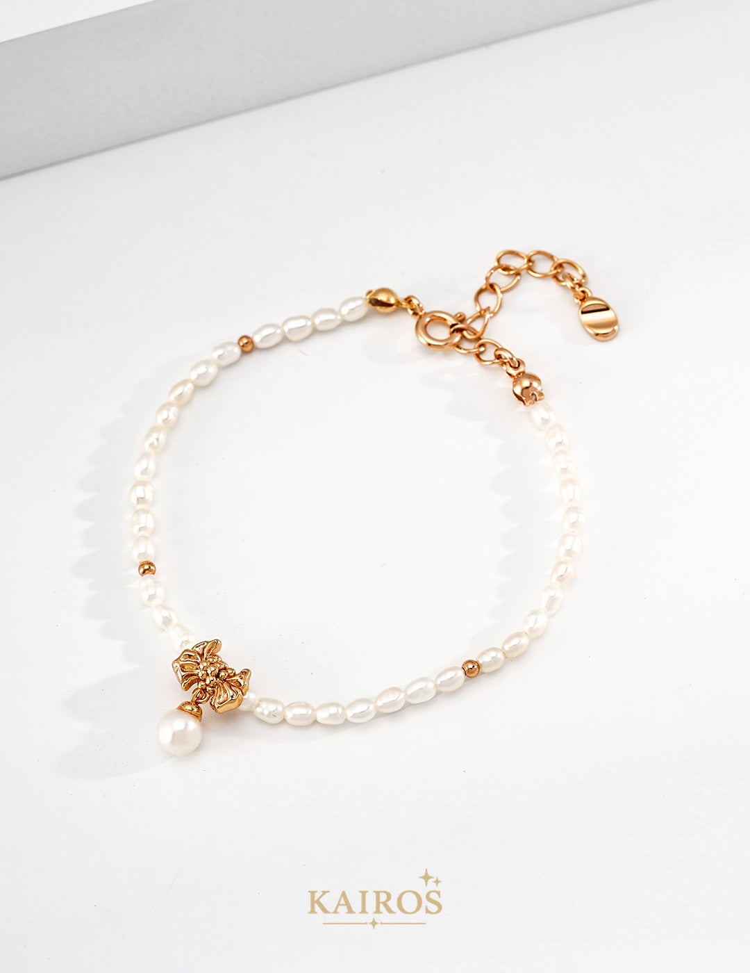 Kairos logo-only cover - Gilded Ribbon Pearl Bracelet