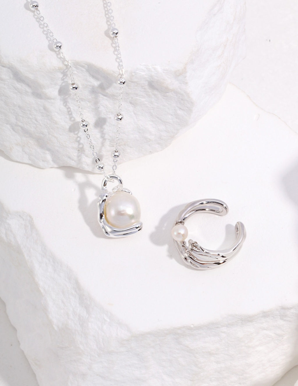 Baroque Pendant Necklace image 3