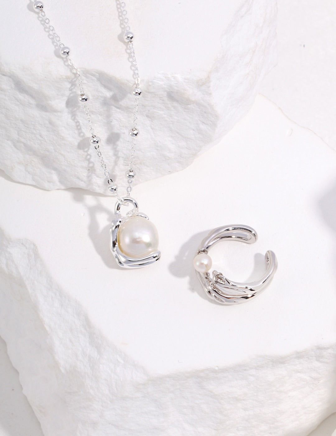 Baroque Pendant Necklace image 3