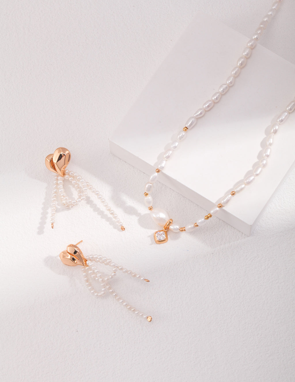 Flora Pearl Necklace image 4