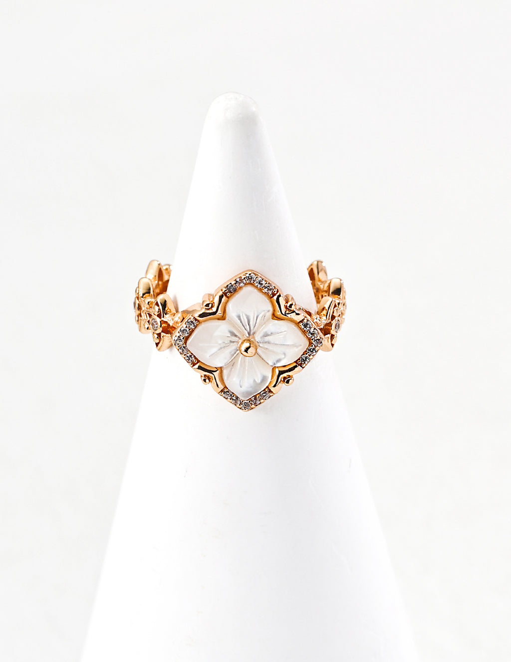 Royal Court Style Four-Leaf Clover Mother-of-Pearl Ring