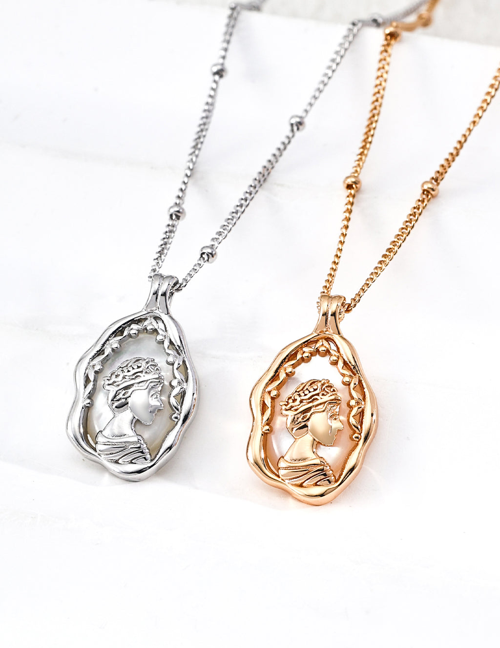 Queen Mother-of-Pearl Necklace - image 4
