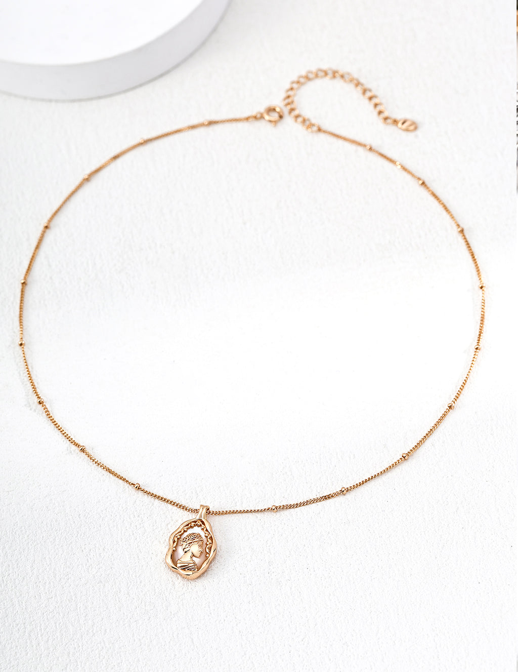 Queen Mother-of-Pearl Necklace