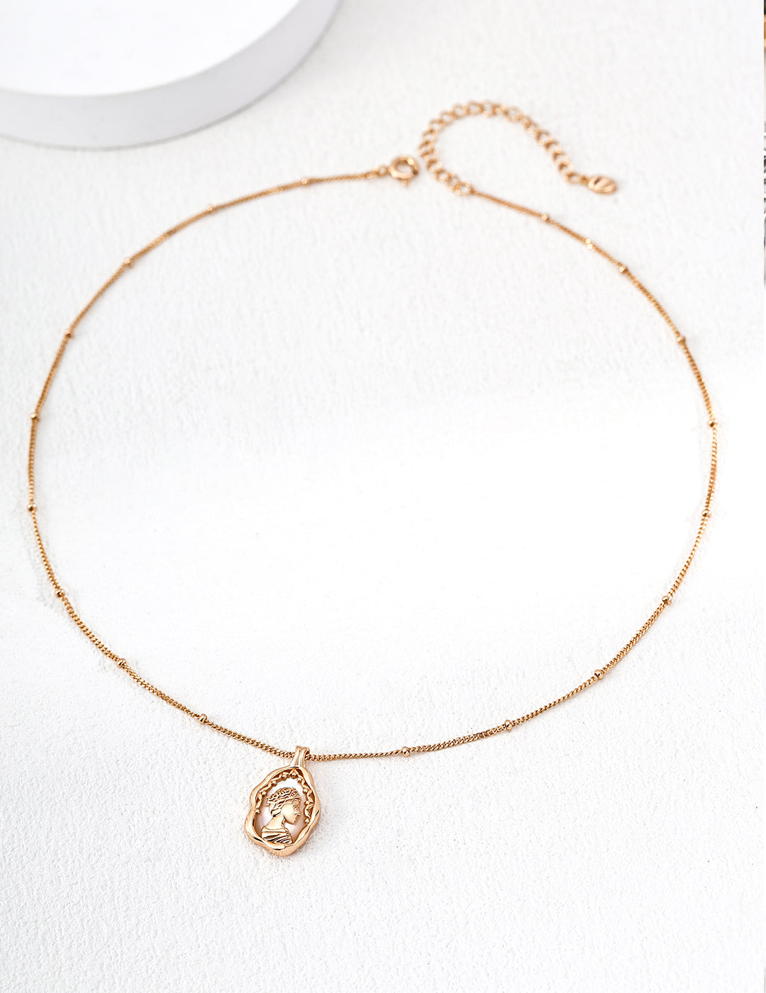 Queen Mother-of-Pearl Necklace